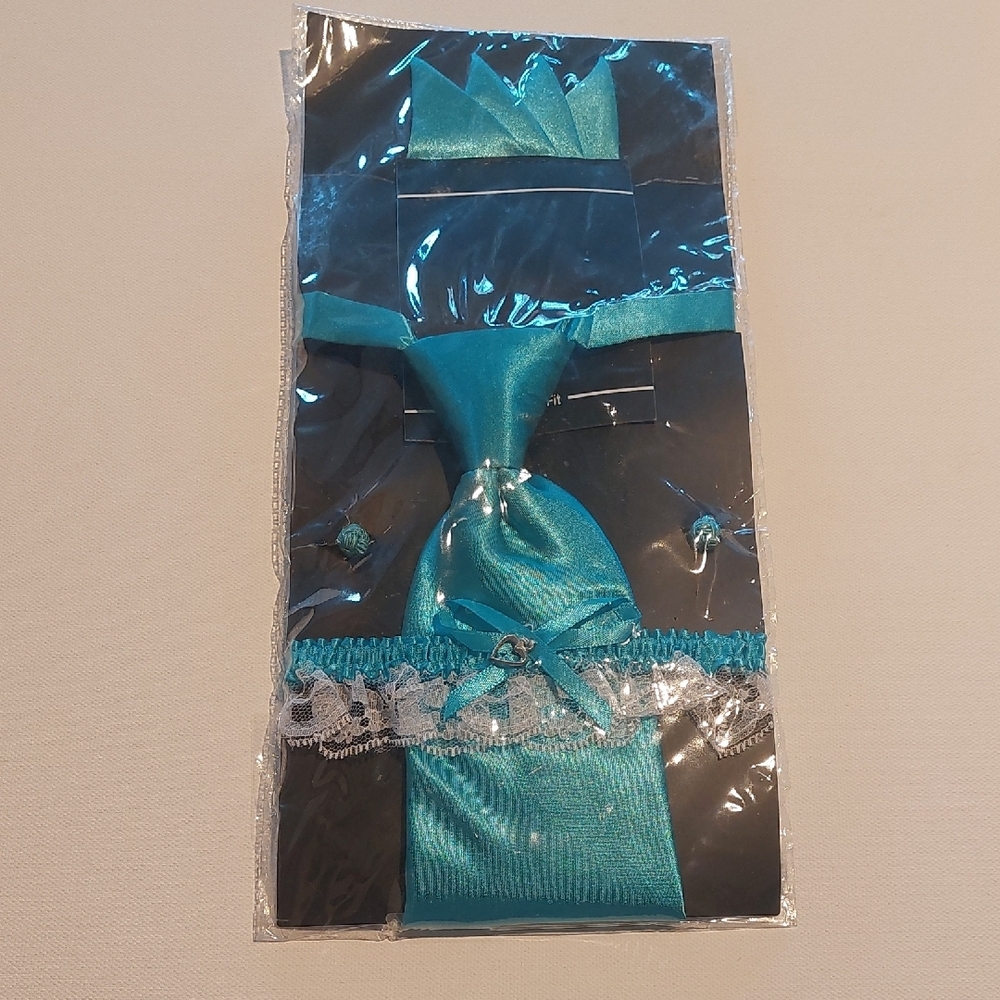 Prom Night Accessory Set - Picture 2 of 6